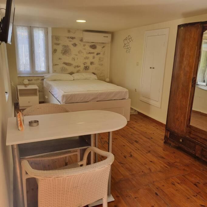 Evi'S Touch 1 Apartman Pórosz Kültér fotó