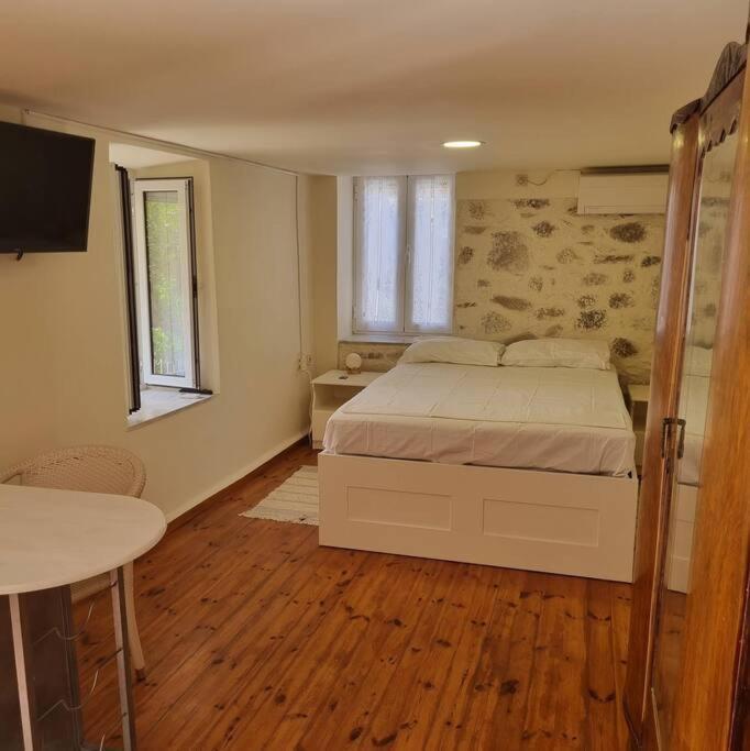 Evi'S Touch 1 Apartman Pórosz Kültér fotó