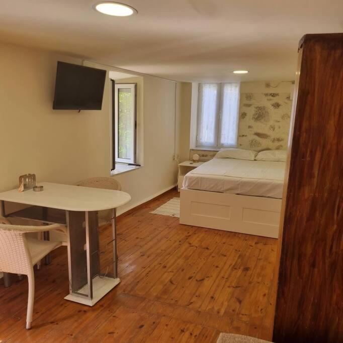 Evi'S Touch 1 Apartman Pórosz Kültér fotó